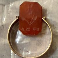 Raro anello anni 30 con corniola girevole.