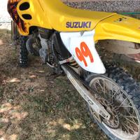 Moto da cross SUZUKI RM 250 due tempi