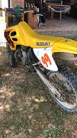 Moto da cross SUZUKI RM 250 due tempi