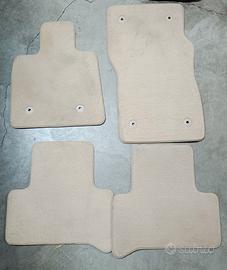 Tappetini in moquette beige originali per Stelvio