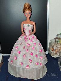Barbie bionda Super Hair in abito da Ballo Fragole