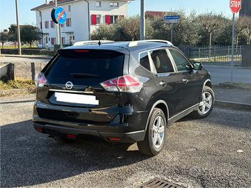 Automobile Nissan X-Trail