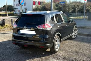 Automobile Nissan X-Trail