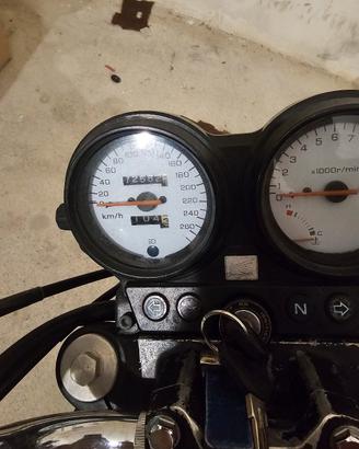 Honda Hornet 600 del 2001 senza bauletto e piastra