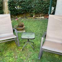 set 2 sedie a dondolo e tavolino