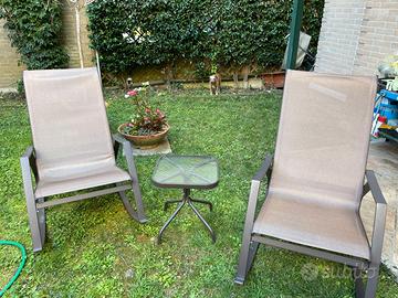 set 2 sedie a dondolo e tavolino