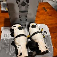 Ginocchiere tutori MOBIUS X8