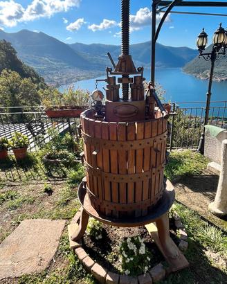 vecchio torchio legno 