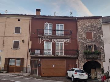 BILOCALE CON BALCONE VISTA LAGO