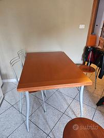 Tavolo da pranzo allungabile + 4 sedie