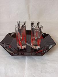 Servizio di 4 bicchieri e piatto in vetro dipinti