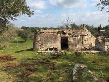 Rustico con due trulletti