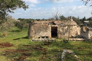 Rustico con due trulletti