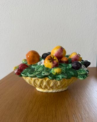 Centrotavola in ceramica cesto di frutta