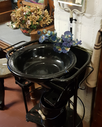 Antico lavabo