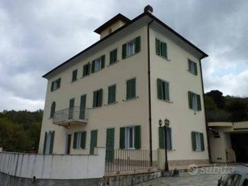 Immobile in asta di 825 m² con box auto a Camporos