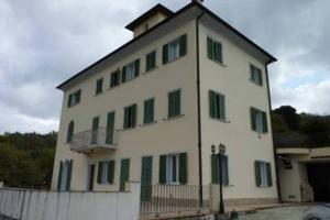 Immobile in asta di 825 m² con box auto a Camporos