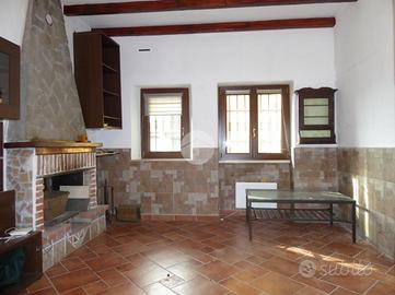 CASA SEMINDIPENDENTE A MONTÙ BECCARIA