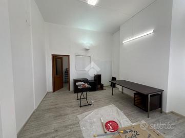 NEGOZIO A GRUGLIASCO