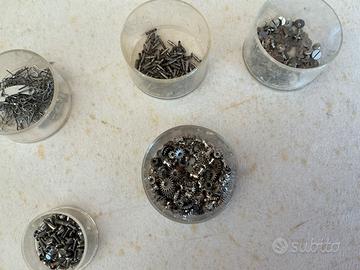 Ricambi orologi e sveglie a carica manuale