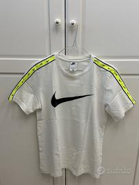 T-Shirt Nike Swoosh con Bande Giallo Fluo/Volt