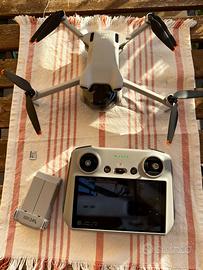 DJI Mini 3 + Radiocomando DJI RC (con Schermo) + S