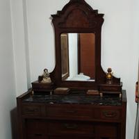 Cassettiera e specchiera Antica