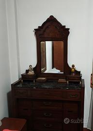 Cassettiera e specchiera Antica