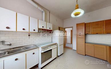 Rif.: V003 - Bifamiliare con ampio giardino privat