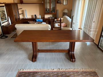 Tavolo in noce massello con 6 sedie