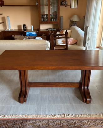 Tavolo in noce massello con 6 sedie