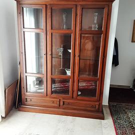 Vetrina e madia in legno massello