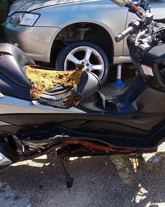 Burgman 400 del 2006 per ricambi