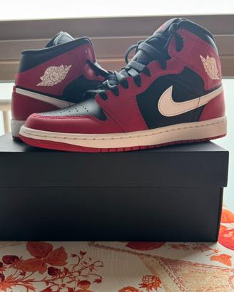 Jordan 1 Mid (Gym Red Black White Nuove)