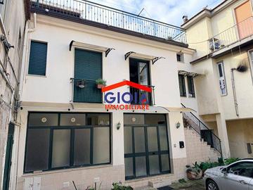 Appartamento di 365 m² con più di 5 locali a Mondr