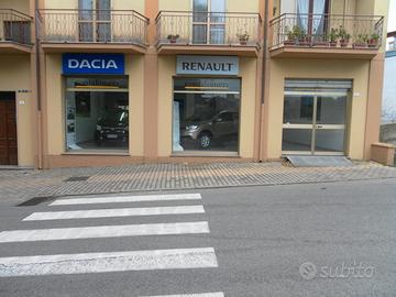 Locale Commerciale con vetrine Tempio Pausania