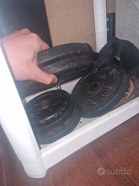 32 kg dischi in ghisa piú 2 manubri