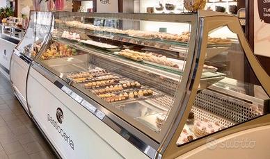 Coppia Vetrine Pasticceria e Pralineria ISA PAGODA