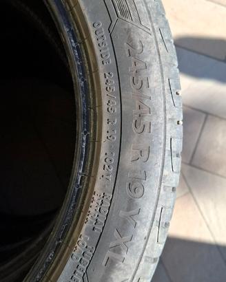 245/45 R19