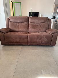 Divano con doppio relax