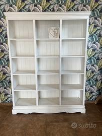 Libreria in legno bianco stile shabby