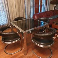 Tavolo soggiorno con sedie