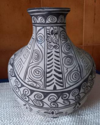 vaso in terracotta. 