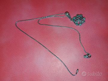 Collana in argento con ciondolo con smeraldi 