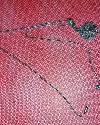 Collana in argento con ciondolo con smeraldi 