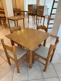 Stock sedie e tavoli ristorante