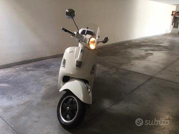 Vespa 300 GTS