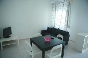 Con ampio terrazzo di 40 mq, a 2 passi dal mare