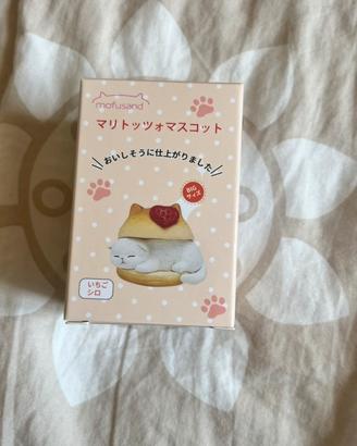 Scatola con gatto nel panino mufusand