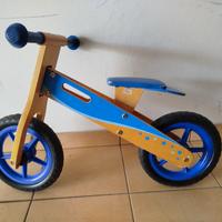 bicicletta senza pedali in legno